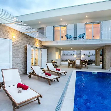 Seaside Luxury With A Swimming Pool Zatoglav, - 11685