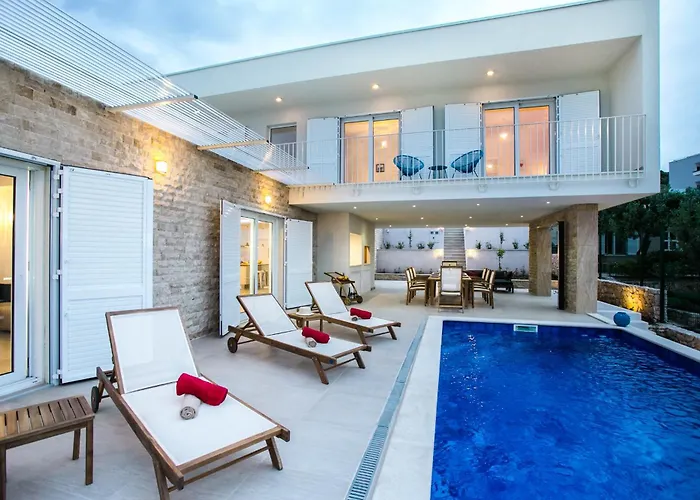 Seaside Luxury With A Swimming Pool Zatoglav, - 11685