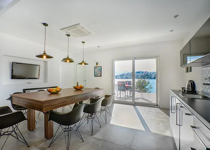 Seaside Luxury With A Swimming Pool Zatoglav, - 11685